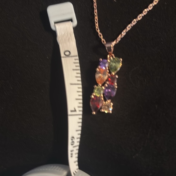 A beautiful multistone necklace with rose gold 14”chain and 2.5 inch extender - Picture 2 of 3